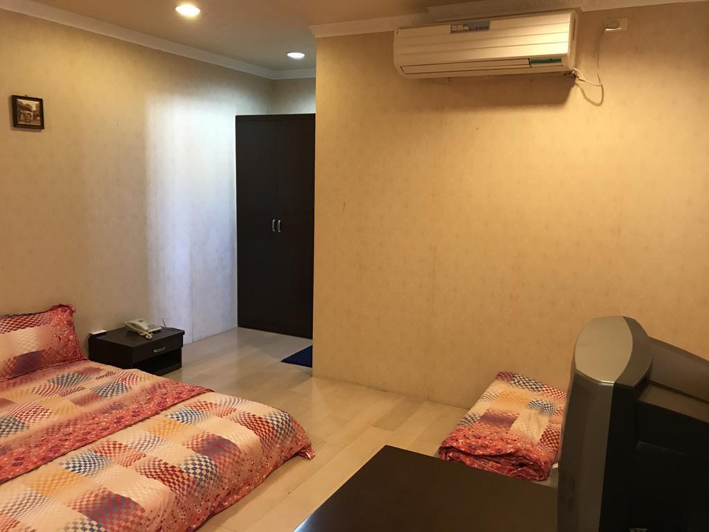 Hefeng Ting Homestay Hengchun Old Town Exterior foto